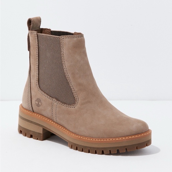 Timberland Courmayeur Valley Chelsea Boots in Taupe - Picture 1 of 8